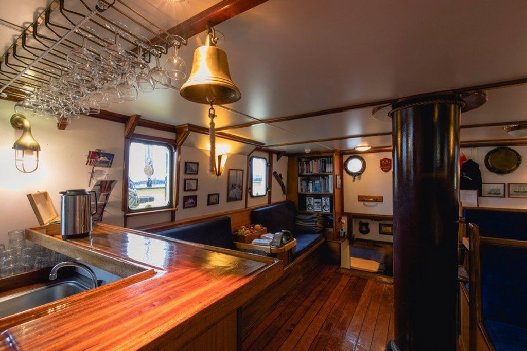 Dek van zeilschip Noorderlicht tijdens groepsrondreis om Spitsbergen.
