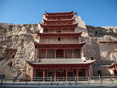 Traditionele Chinese pagode bij een tempelcomplex langs de Zijderoute met de trein.