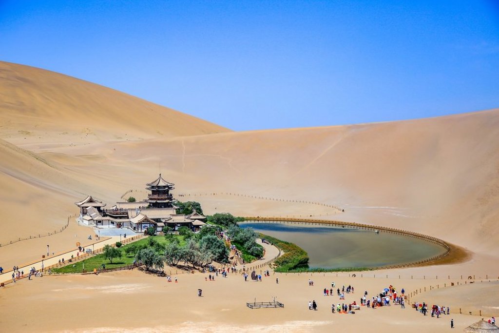 Groepsrondreis Zijderoute met de trein: reis door Centraal-Azië langs historische steden en landschappen.