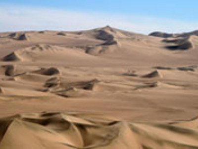 Zandduinen in de Peruaanse woestijn tijdens Route Peru.