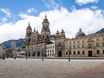 Plaza de Bolívar met de Catedral Primada en het Capitolio Nacional in Bogotá, Colombia.