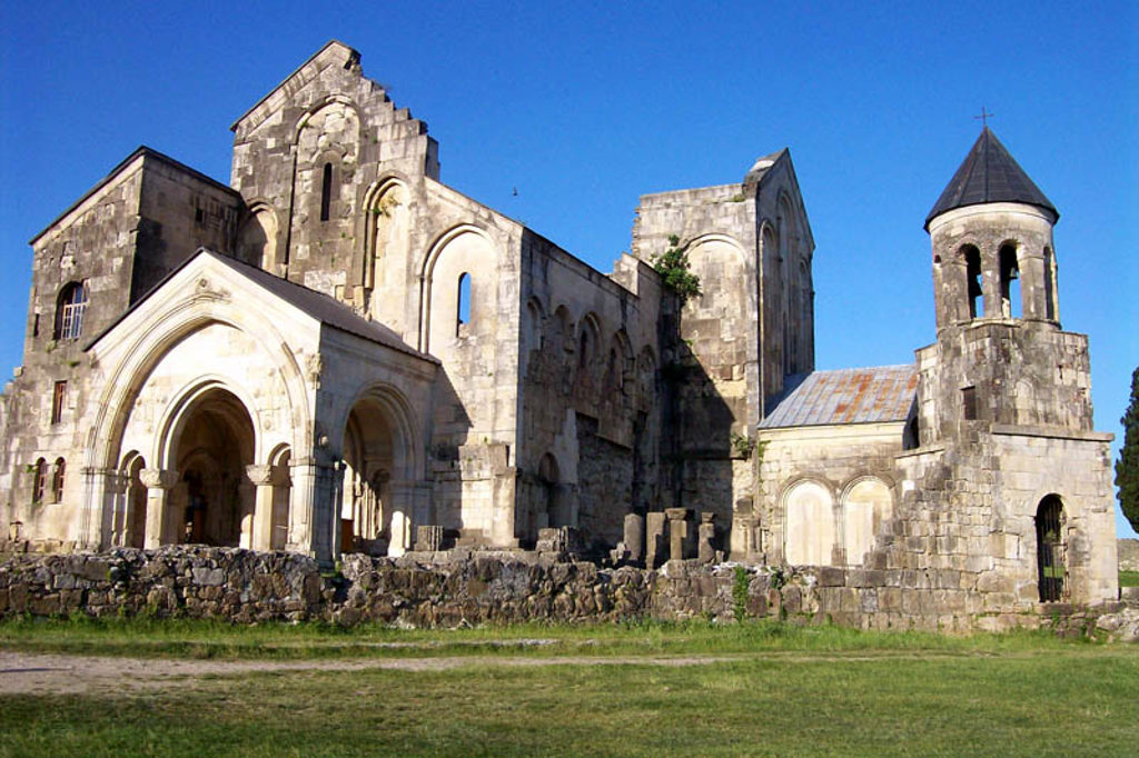 Bagrati-kathedraal in Kutaisi, een historisch kloostercomplex tijdens de groepsrondreis Georgië Hoogtepunten.