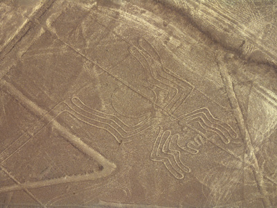Nazca-lijnen in Peru: geoglief van een aap in de woestijnvlakte.