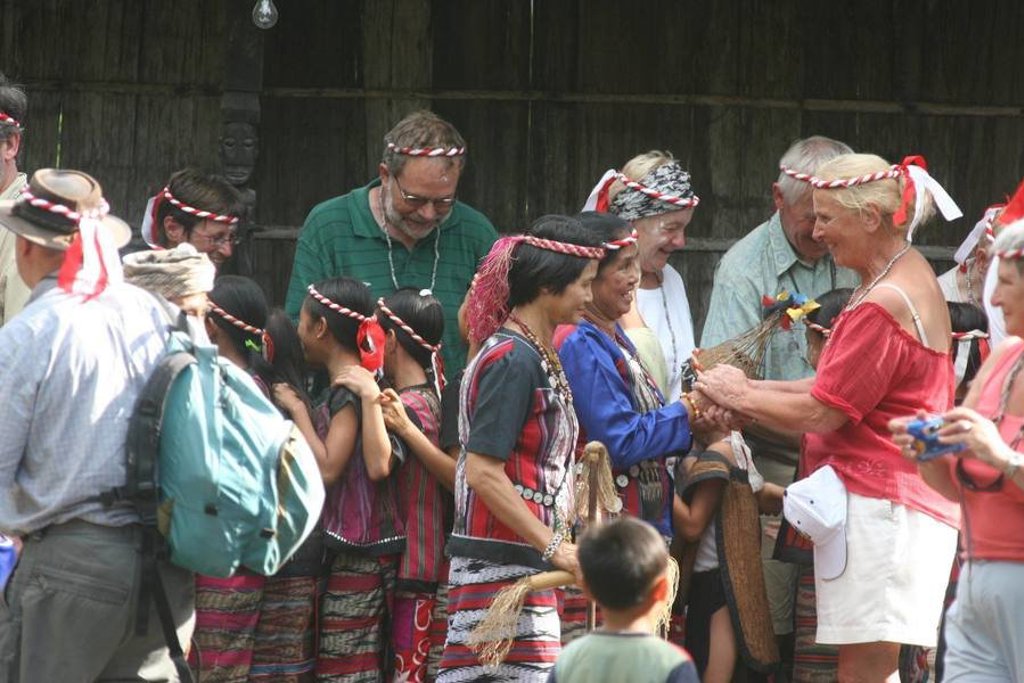 Traditionele boten op het water tijdens de groepsrondreis Kalimantan, Sulawesi en Molukken.