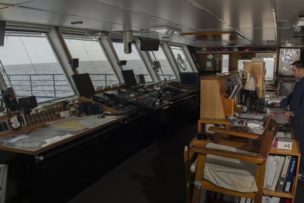 Expeditieschip bij de kade tijdens groepsrondreis van IJsland naar Groenland en Spitsbergen.
