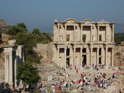 Bibliotheek van Celsus in Efeze, een van de hoogtepunten op de route door Turkije.