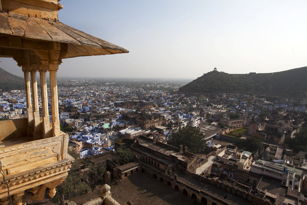 Uitzicht over de Blauwe Stad Jodhpur vanaf Mehrangarh Fort tijdens groepsrondreis Noord-India en Nepal.