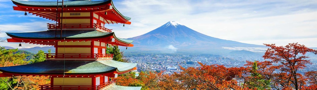 Rode pagode bij Mount Fuji met herfstkleuren, Japan.