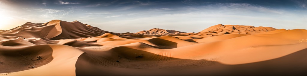 Zandduinen in de Sahara in Marokko tijdens een 22-35ers groepsrondreis.