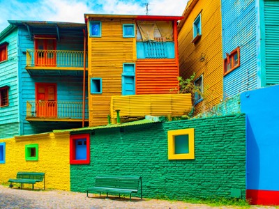 Kleurrijke huizen en gevels in de wijk La Boca in Buenos Aires tijdens de route Brazilië en Buenos Aires.