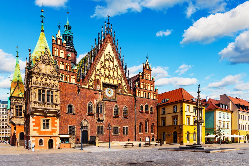 Stadhuis van Wrocław op het Marktplein tijdens een groepsrondreis door Polen.
