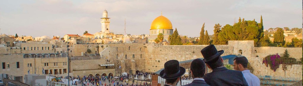 Uitzicht op de Klaagmuur en de Rotskoepel in Jeruzalem tijdens groepsrondreis Israël hoogtepunten.