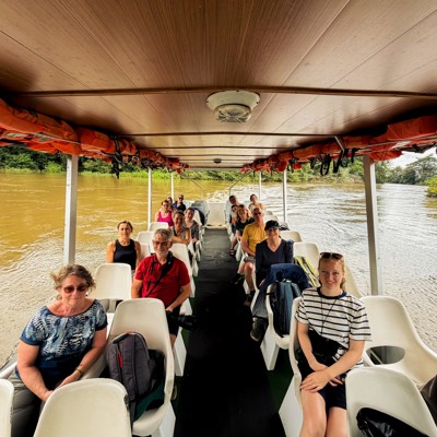 Boottocht met reizigers over de Río Frío bij Caño Negro, Costa Rica.