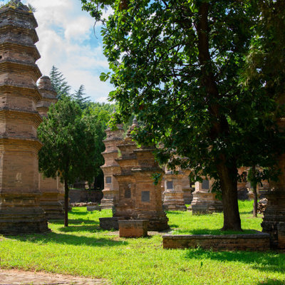 Oude pagodes in het Shaolin-kloostercomplex bij Dengfeng, China.