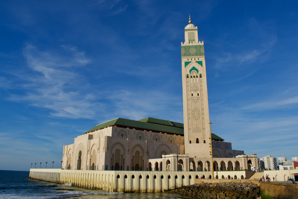 Hassan II-moskee in Casablanca aan zee, highlight van de premium groepsrondreis Marokko.