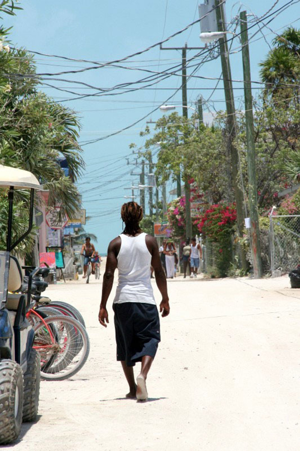 Straatbeeld langs de Pan-American Highway tijdens groepsrondreis Trans-Midden-Amerika.