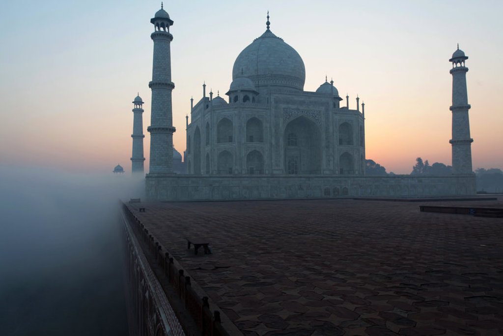 Taj Mahal bij zonsopkomst in Agra, Noord-India, tijdens de groepsrondreis Noord-India en Nepal.