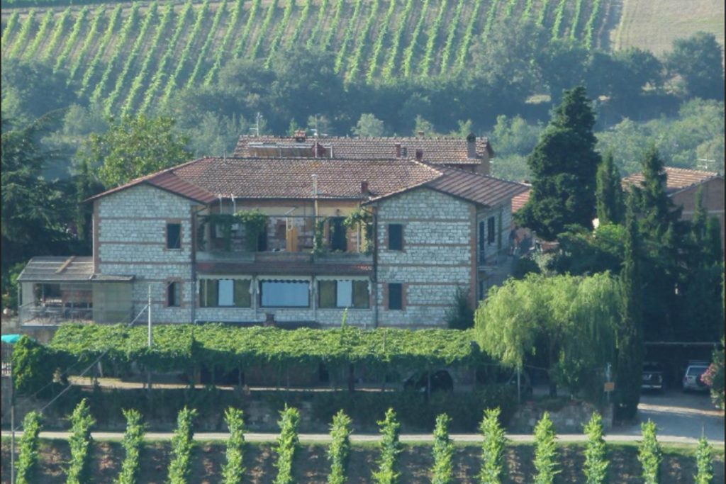 Toscaanse boerderij tussen wijngaarden en cipressen tijdens groepsrondreis Italië Toscane Pop-Up.