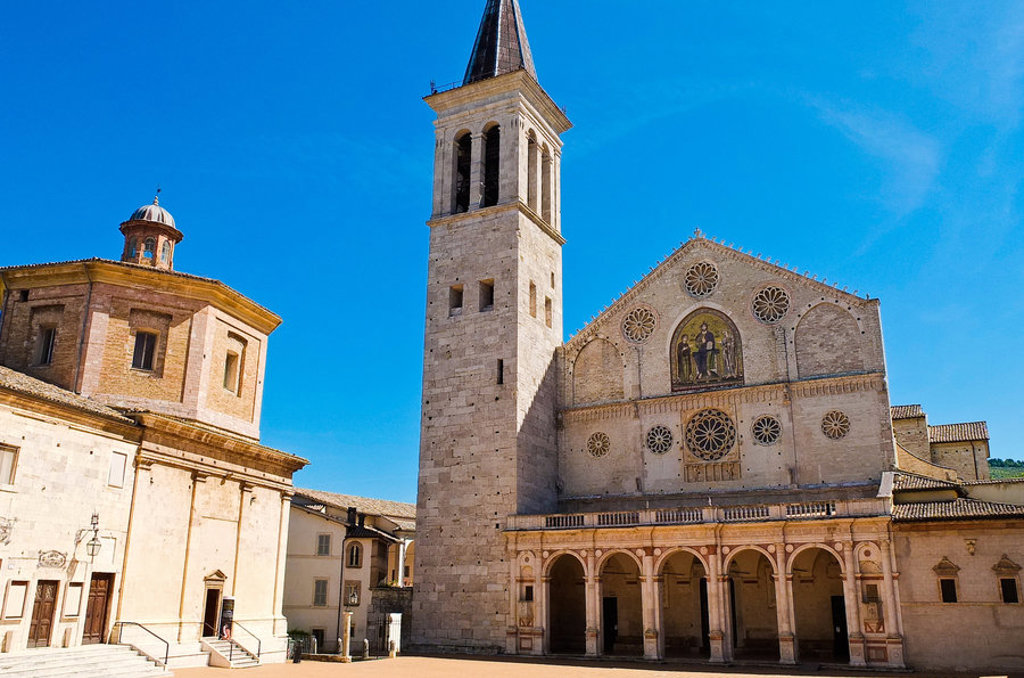 Basiliek van San Francesco in Assisi, een hoogtepunt tijdens een wandelvakantie in de Centrale Apennijnen.