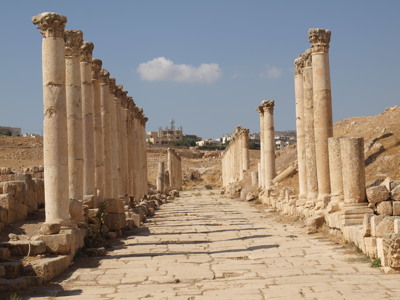 Romeinse zuilenstraat Cardo Maximus in Jerash, Jordanië.
