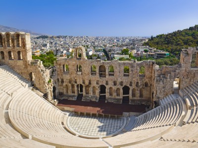 Odeon van Herodes Atticus in Athene met uitzicht over de stad, Griekenland.