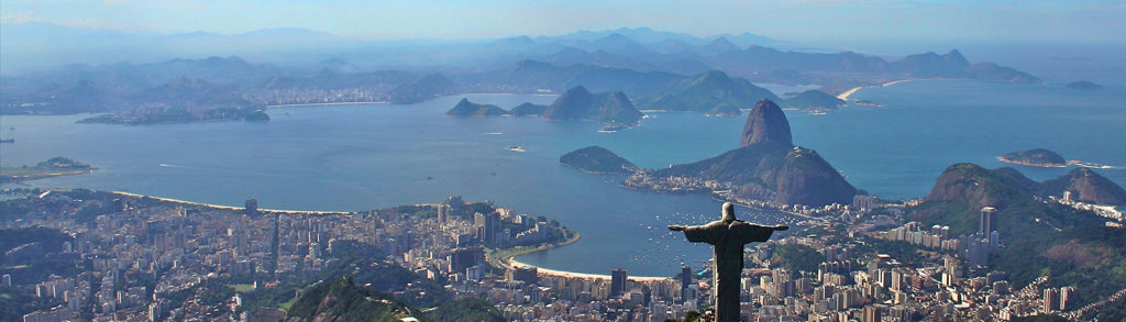 Uitzicht op Rio de Janeiro met Christus de Verlosser en de Suikerbroodberg tijdens groepsrondreis Brazilië.