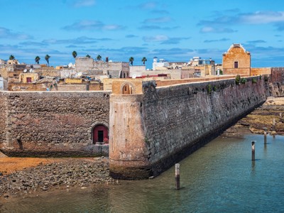 Stadsmuur en fort van Essaouira aan de Atlantische kust, Route Marokko dag 14.