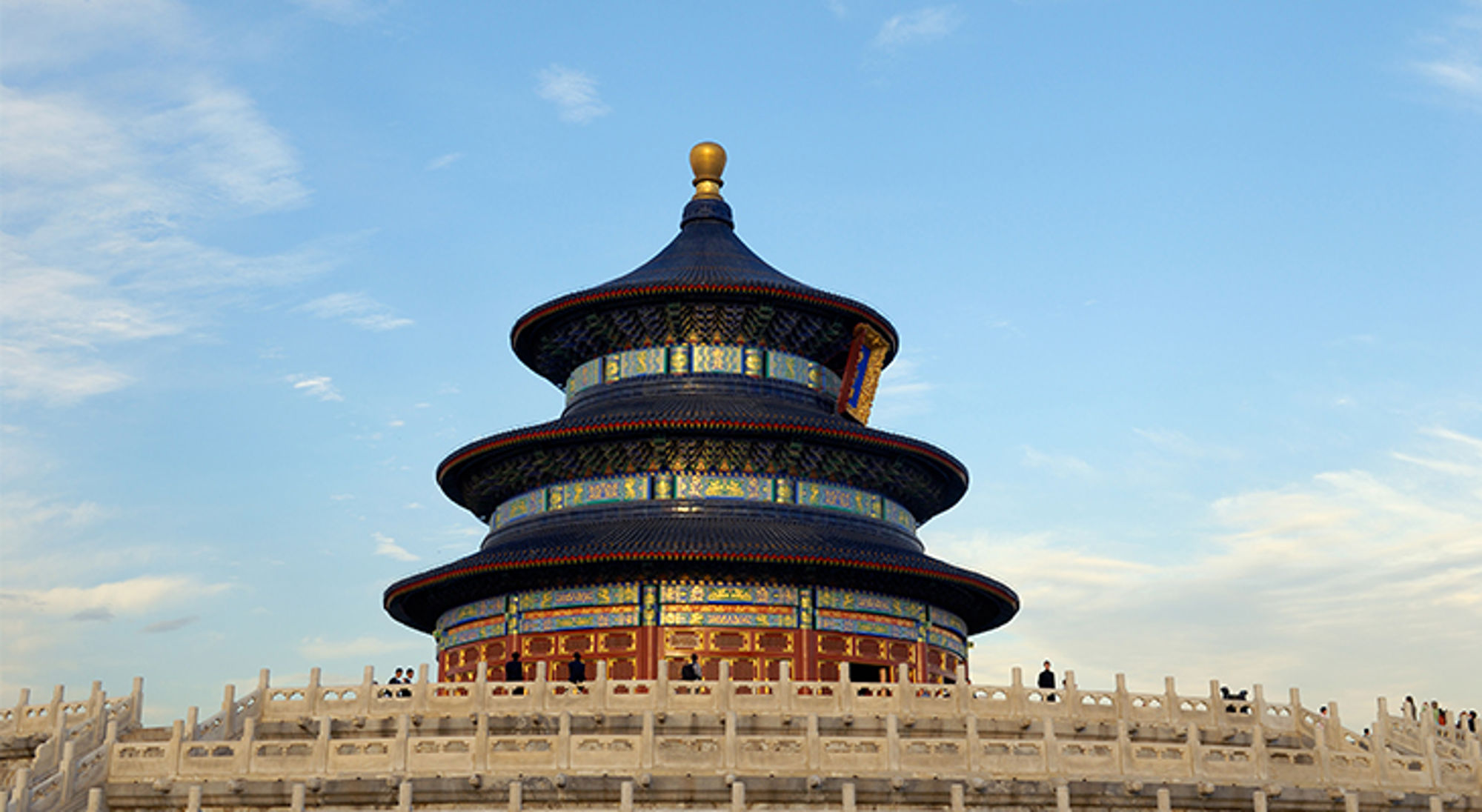 Tempel van de Hemel, China Tempel van de Hemel in Beijing, China, met ronde blauwe pagode tegen een heldere lucht.