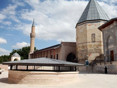 Ballonvaart boven de sprookjesachtige rotsformaties van Cappadocië, Turkije.