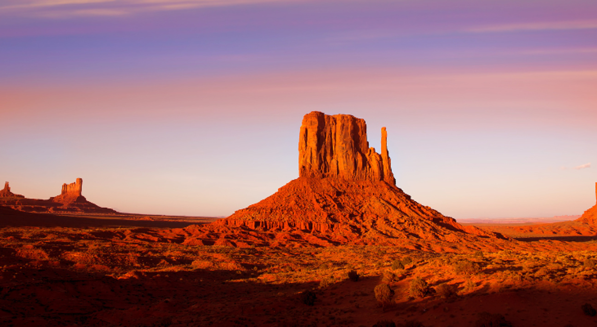 Monument Valley: Hollywoods willde westen Rode rotsformatie in Monument Valley tijdens zonsondergang.