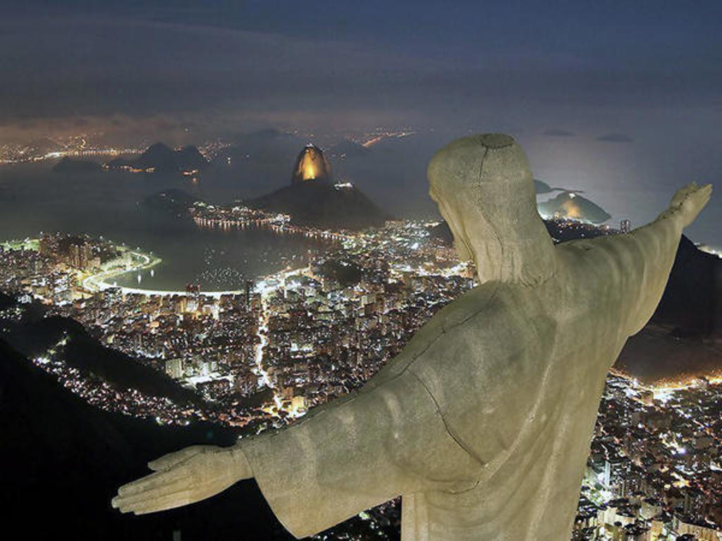 Christus de Verlosser met uitzicht op Rio de Janeiro bij nacht, tijdens familiereis Argentinië en Brazilië.