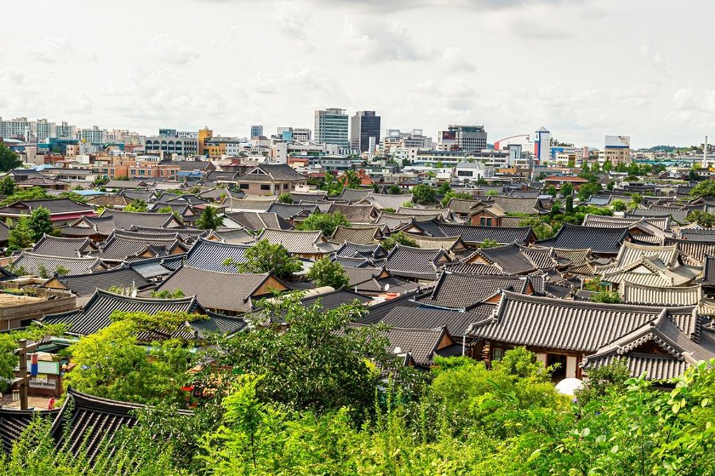 Uitzicht op de skyline van Seoul in Zuid-Korea tijdens een groepsrondreis.