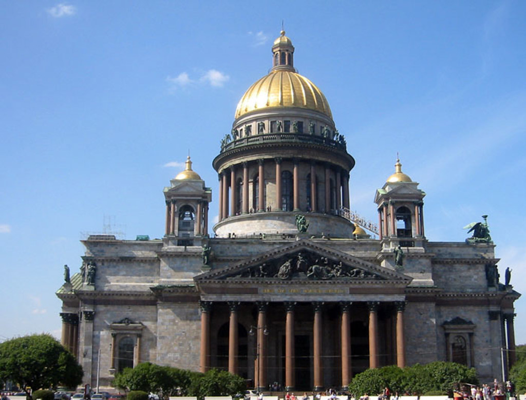 Isaäkkathedraal met gouden koepel in Sint-Petersburg tijdens groepsrondreis Rusland.
