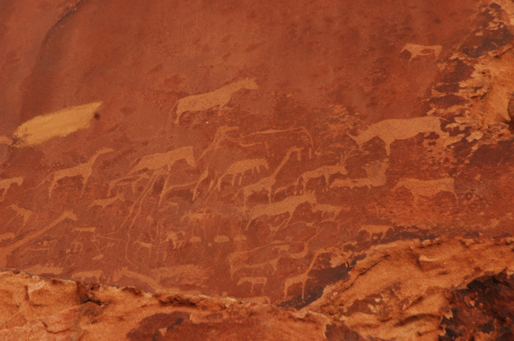 Rotstekeningen van dieren in Zuidelijk Afrika, te zien tijdens een groepsrondreis langs hoogtepunten.
