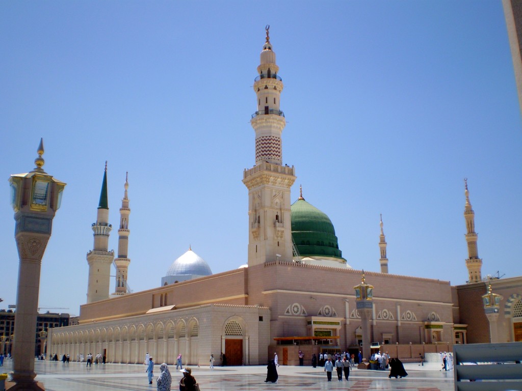 Al-Masjid an-Nabawi in Medina met groene koepel en minaretten tijdens een groepsrondreis Saoedi-Arabië.