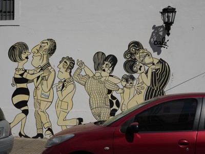 Muurschildering met tango dansende koppels op een straat in Argentinië.