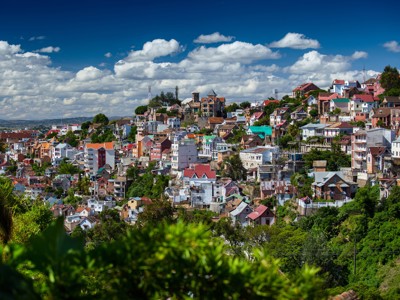 Uitzicht over Antananarivo met kleurrijke huizen op de heuvels, Madagascar-route 19 dagen.