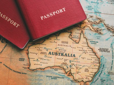Paspoorten op een kaart van Australië, passend bij de route Australië.
