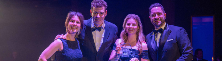Sawadee ontvangt de Vakantie Award  in de categorie Verre Reizen tijdens een gala-uitreiking.