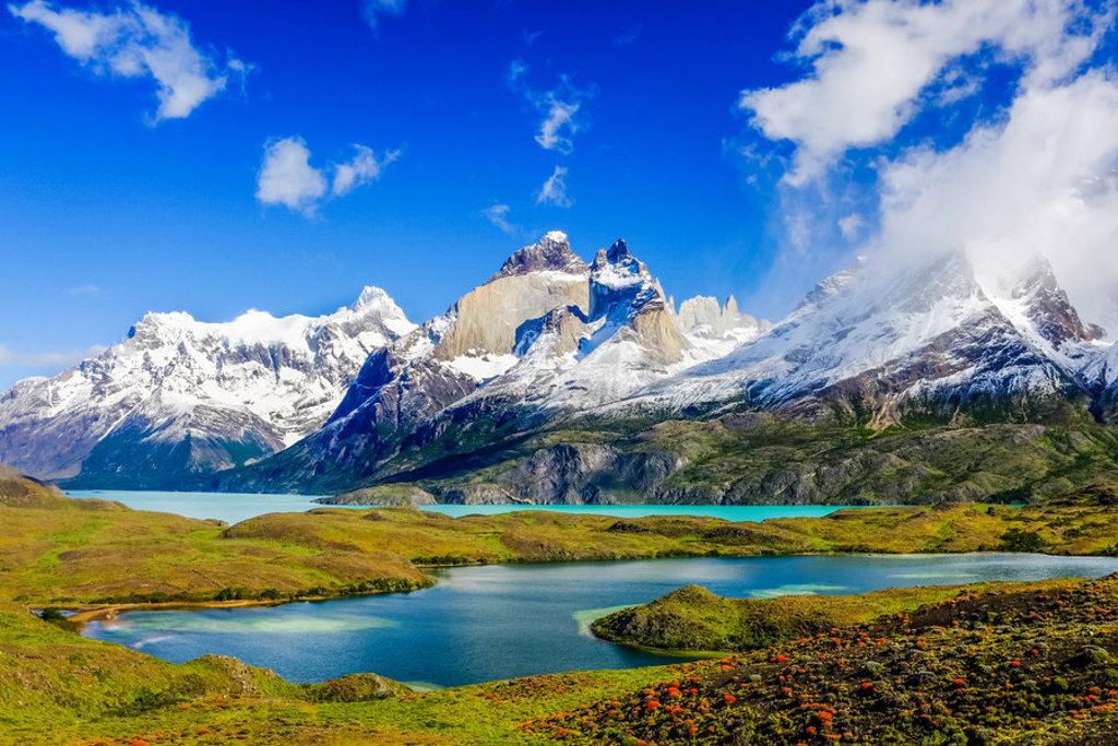 Besneeuwde bergtoppen en turquoise meren in Patagonië, hoogtepunt van de groepsrondreis Patagonië Hoogtepunten.