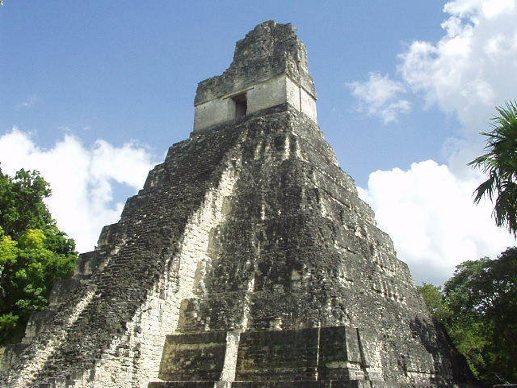 Maya-tempelruïne in Tikal, Guatemala, tijdens groepsrondreis Mexico, Guatemala en Honduras.