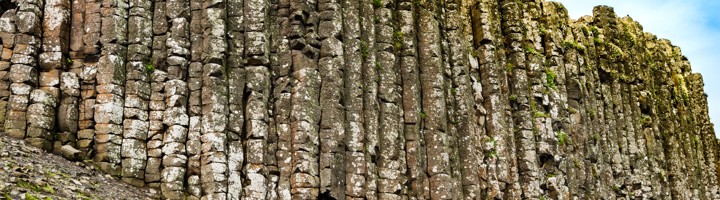 Basaltzuilen bij Giant’s Causeway aan de kust van Noord-Ierland.