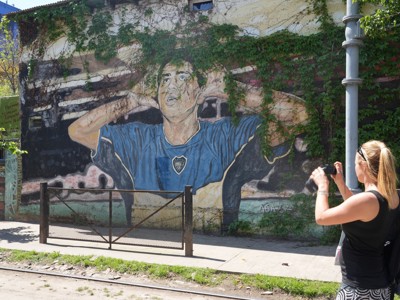 Muurschildering van Diego Maradona in Buenos Aires, gefotografeerd tijdens de Route Argentinië.