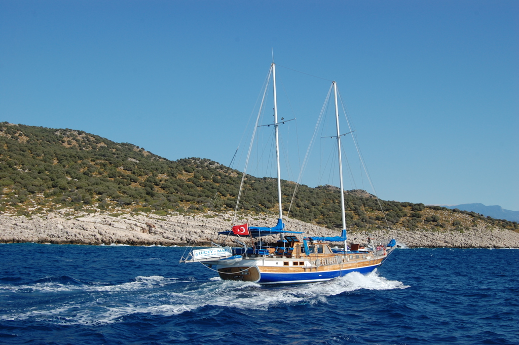 Zeilboot op de Turquoise Kust in Turkije tijdens familiereis Turkije.