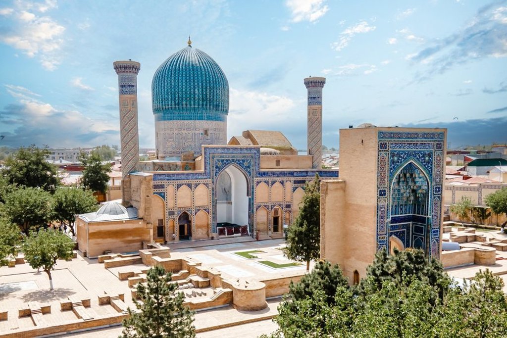 Gouden koepel van een moskee in Samarkand tijdens de groepsrondreis Zijderoute met de trein.