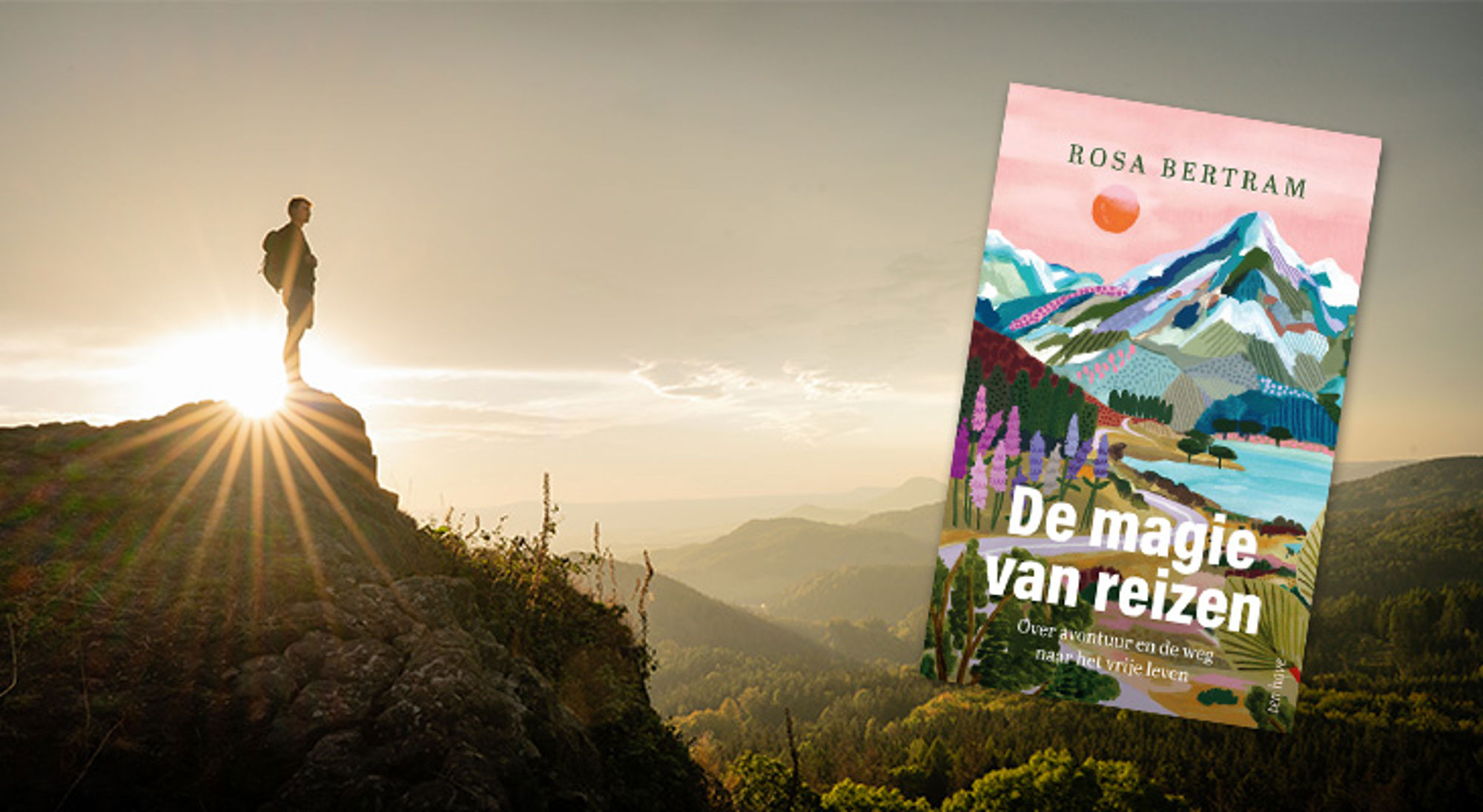 Rosa Bertram - De magie van reizen Boekcover “De magie van reizen” van Rosa Bertram naast wandelaar op bergtop bij zonsopkomst.
