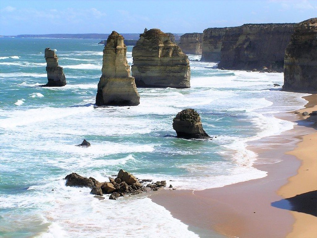 Landschap met rotsformaties en bomen tijdens een groepsrondreis Australië & Nieuw-Zeeland.