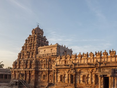 Brihadisvara-tempel in Thanjavur bij zonsondergang tijdens de Route Zuid-India.