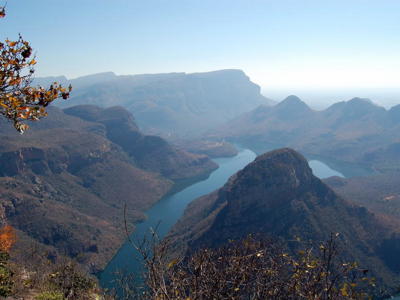 Uitzicht over de Blyde River Canyon en de Drie Rondavels in Zuid-Afrika.