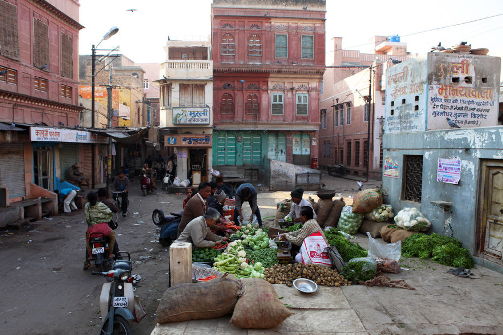 Groentemarkt in een straat in Noord-India tijdens groepsrondreis Noord-India en Nepal.